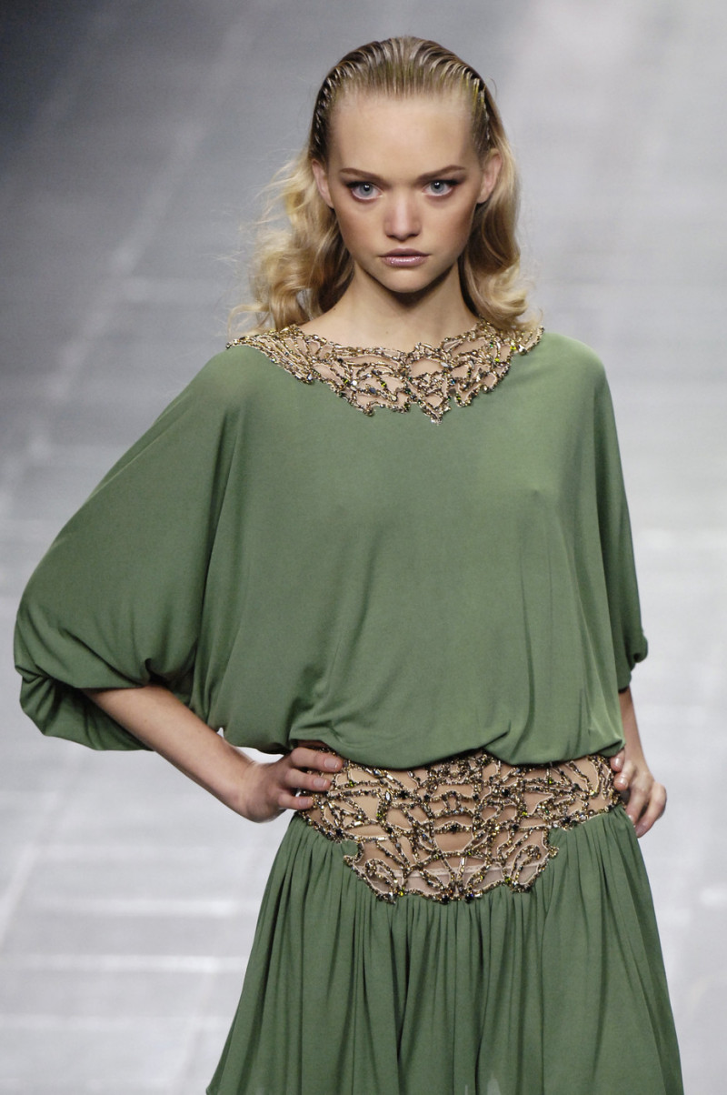 Alexander+McQueen+Spring+2006+6jJbq7knuc9x.jpg