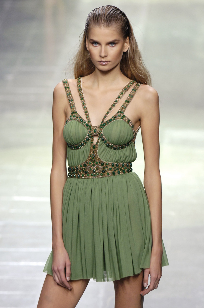 Alexander+McQueen+Spring+2006+zeb62zcSMaxx.jpg