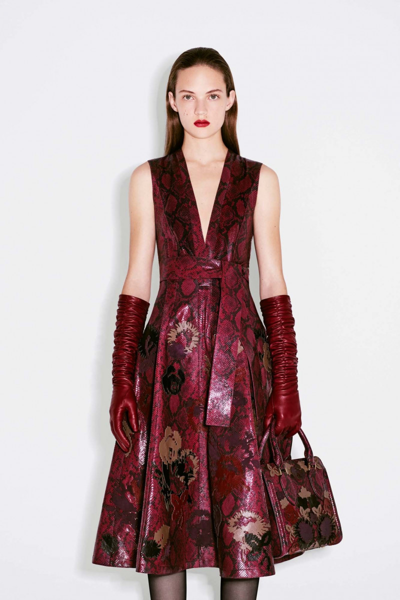 02-alexander-mcqueen-pf16.jpg