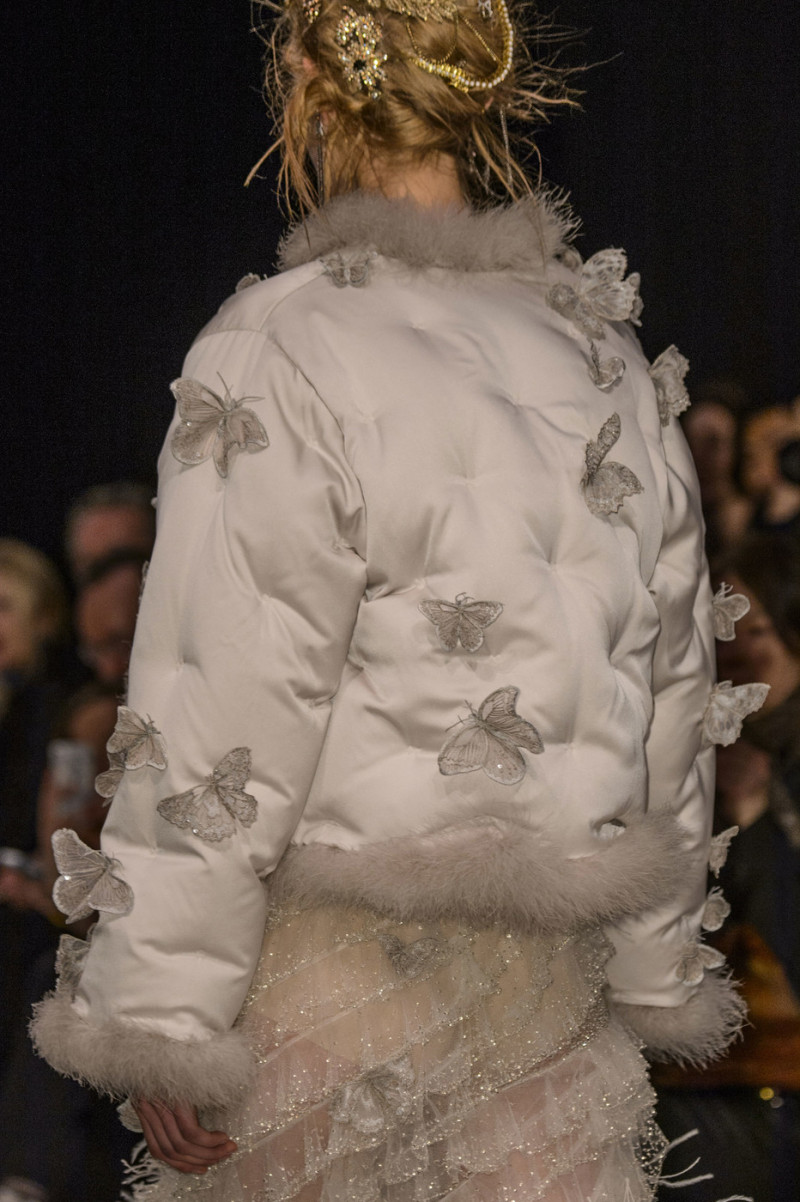 Alexander+McQueen+Fall+2016+Details+vCf-K6OkJ-Gx.jpg