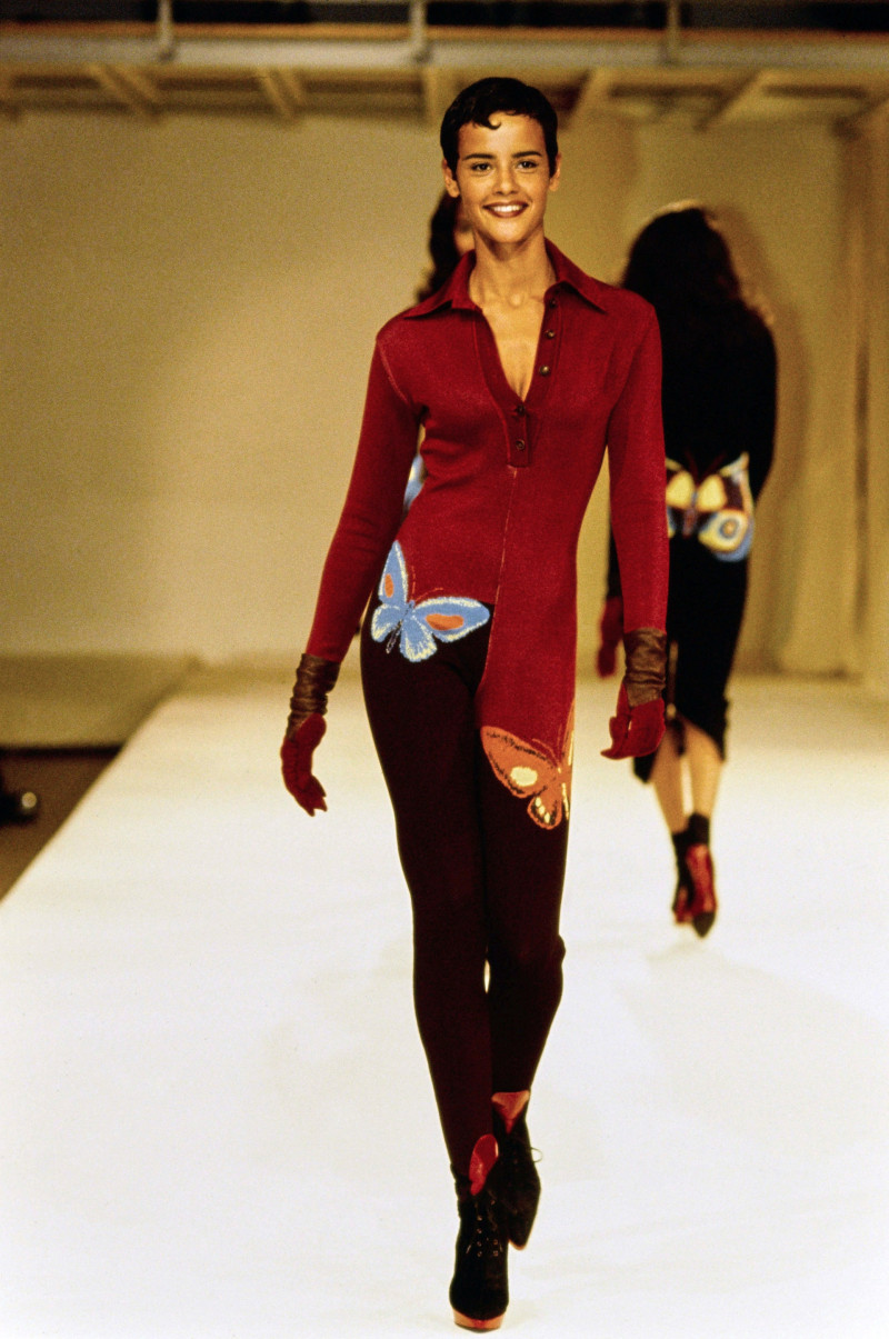 AZZEDINE-ALAIA-FALL-1991-RTW-81-NADEGE-DU-BOSPERTUS.jpg