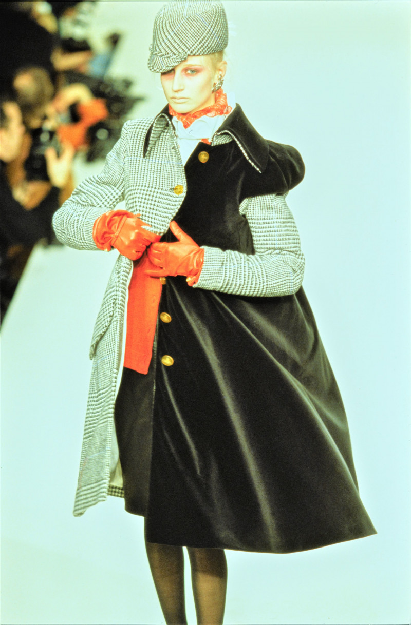 032-vivienne-westwood-fall-1996-ready-to-wear-detail-CN10055641-esther-de-jong.jpg