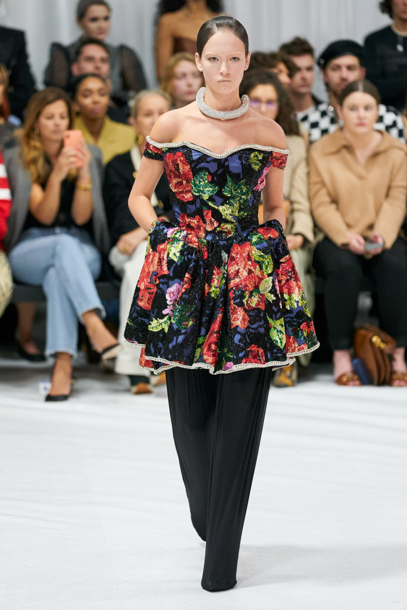 00030-Richard-Quinn-Spring-22-RTW-London-credit-gorunway.jpg