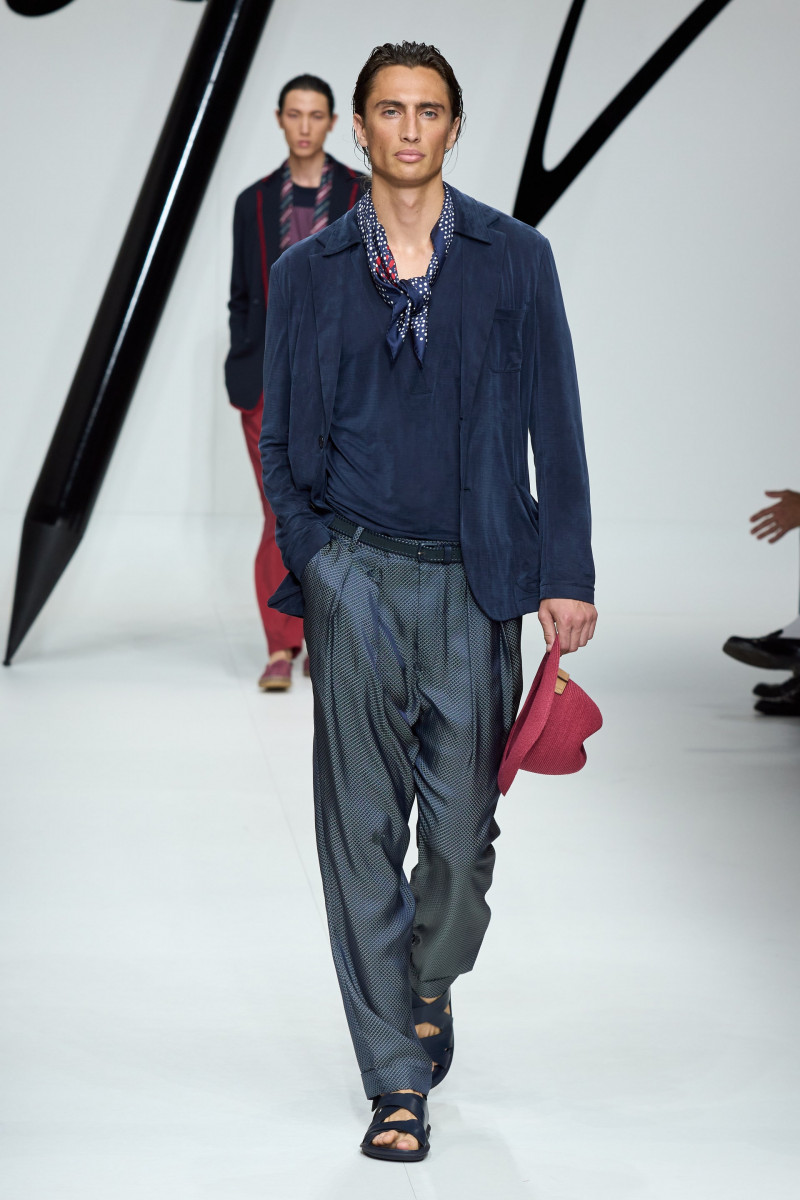 00066-giorgio-armani-spring-2024-menswear-credit-gorunway.jpg