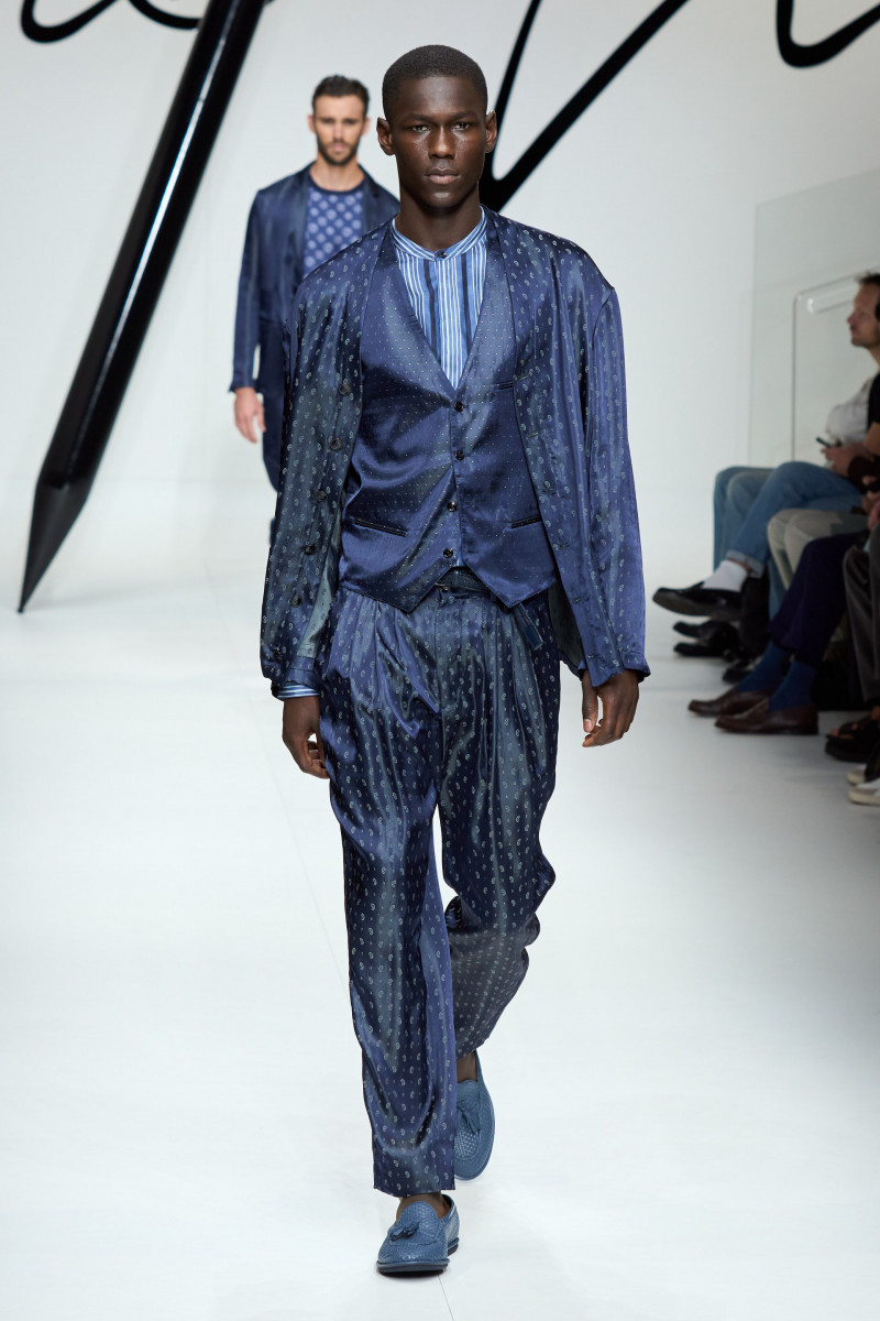 00048-giorgio-armani-spring-2024-menswear-credit-gorunway.jpg