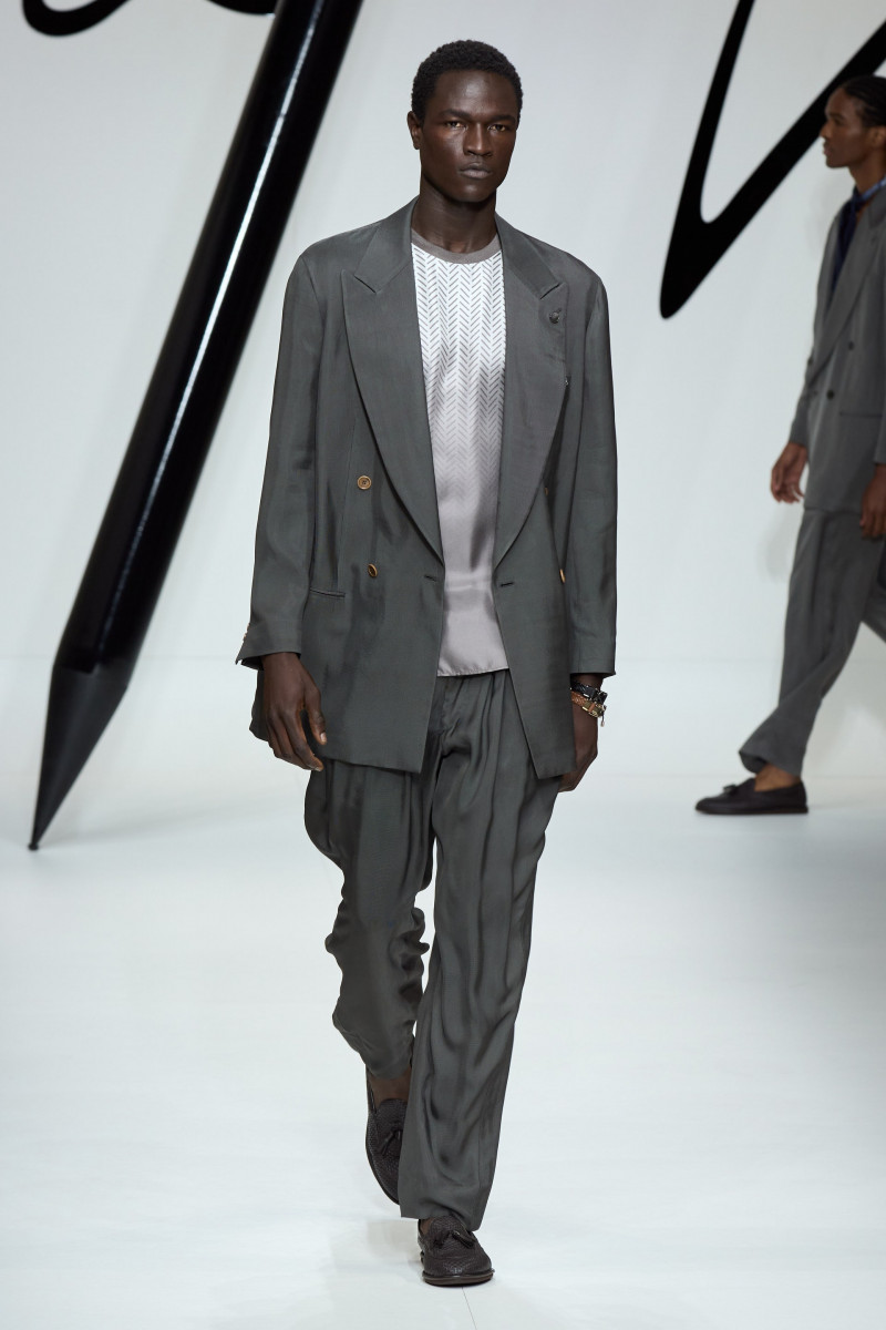 00032-giorgio-armani-spring-2024-menswear-credit-gorunway.jpg