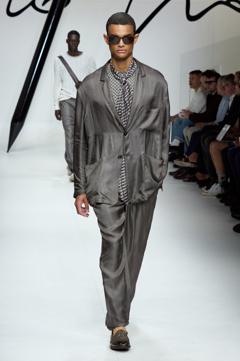 00027-giorgio-armani-spring-2024-menswear-credit-gorunway.jpg