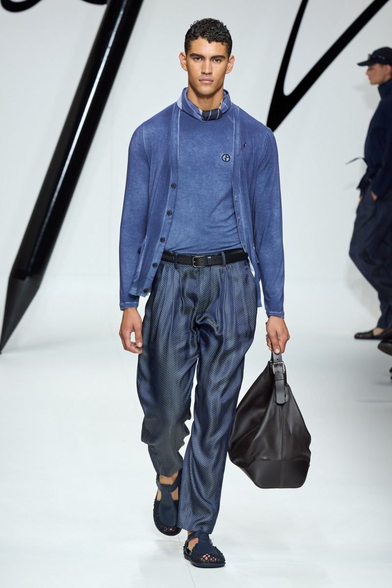00050-giorgio-armani-spring-2024-menswear-credit-gorunway.jpg