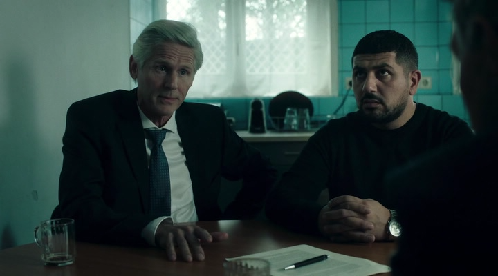 Mocro.maffia.S05E01.2023.WEB-DLRip.avi_snapshot_18.35.png