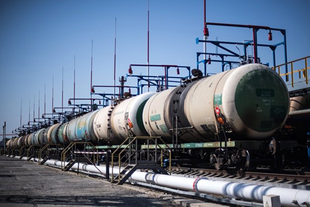 Китай нарастил в январе-октябре импорт нефти и газа