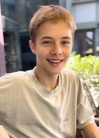 Леон Кемстач