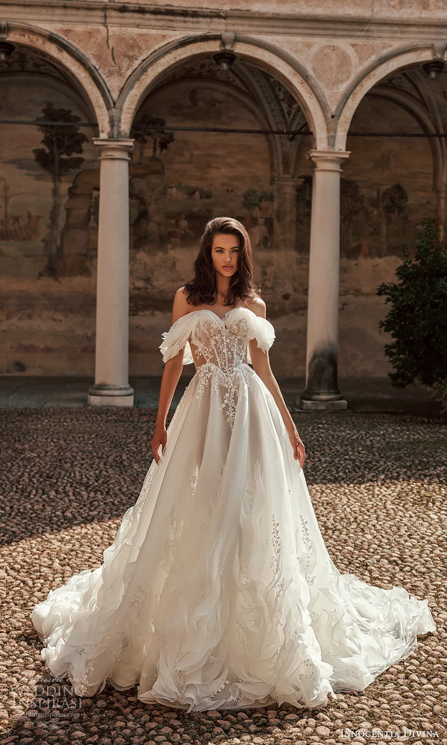 innocentia-divina-fall-2024-bridal-off-shoulder-strap-swag-sleeve-sweetheart-neckline-embelilshed-bodice-a-line-ball-go.jpg
