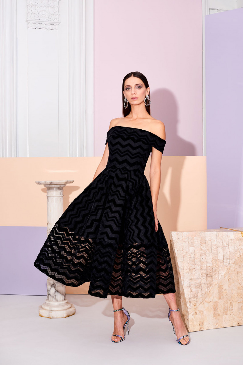 00026-christian-siriano-new-york-pre-fall-19.jpg