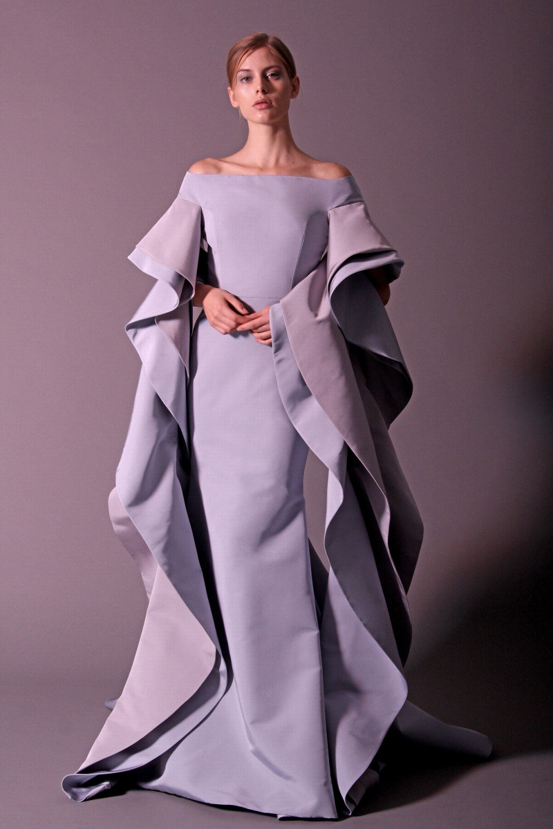 28-christian-siriano-pre-fall-2018.jpg