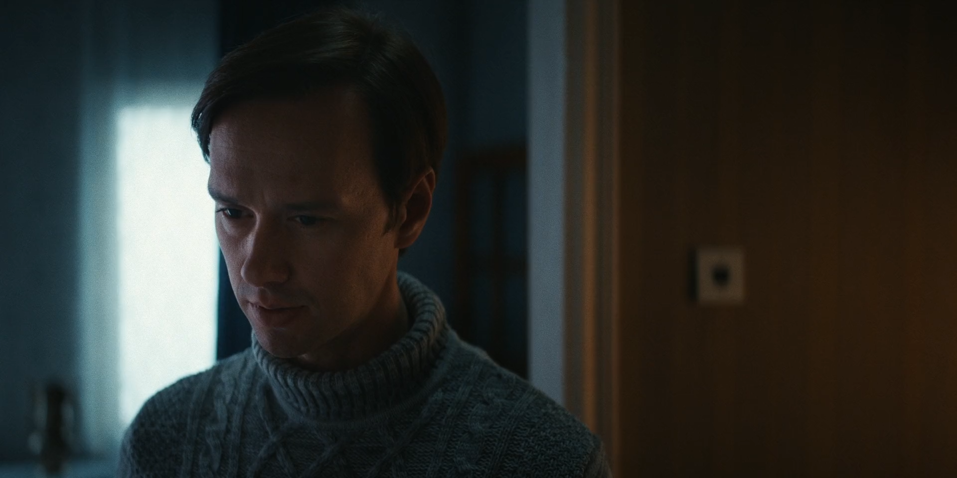 Взаперти 2023 WEB-DL 1080p.mkv_snapshot_00.48.08.png