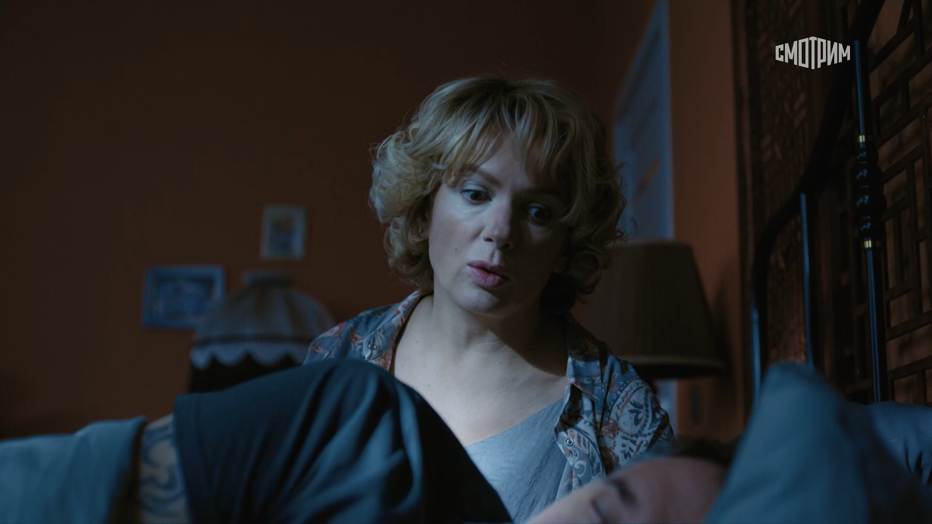 Anna.Medium.S02.E01.WEB-DL.1080p.MrMittens.mkv_snapshot_38.33.png