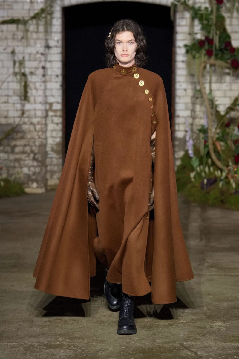 00040-mithridate-fall-2022-ready-to-wear-details-paris-credit-jason-lloyd-evans.webp