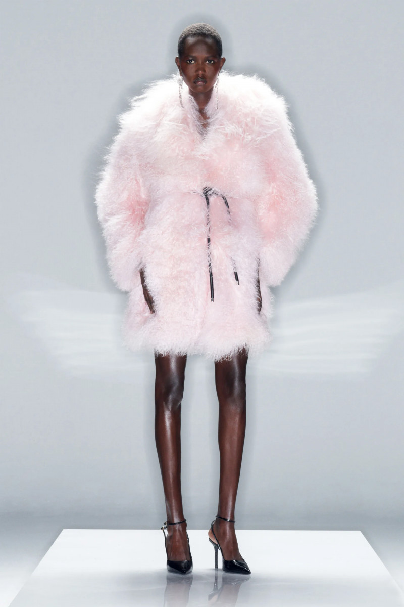 00015-self-portrait-fall-2024-ready-to-wear-credit-brand.webp