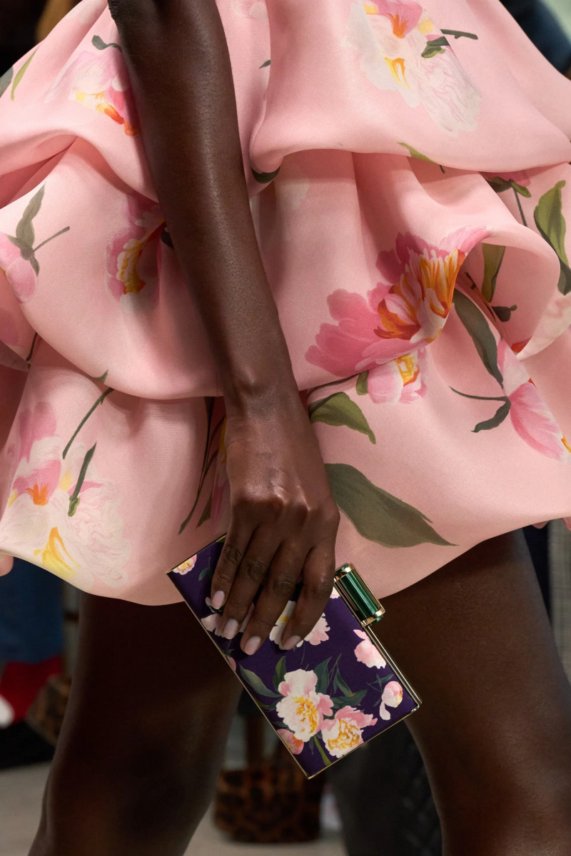 00075-carolina-herrera-detail-fall-2024-ready-to-wear-credit-gorunway.webp
