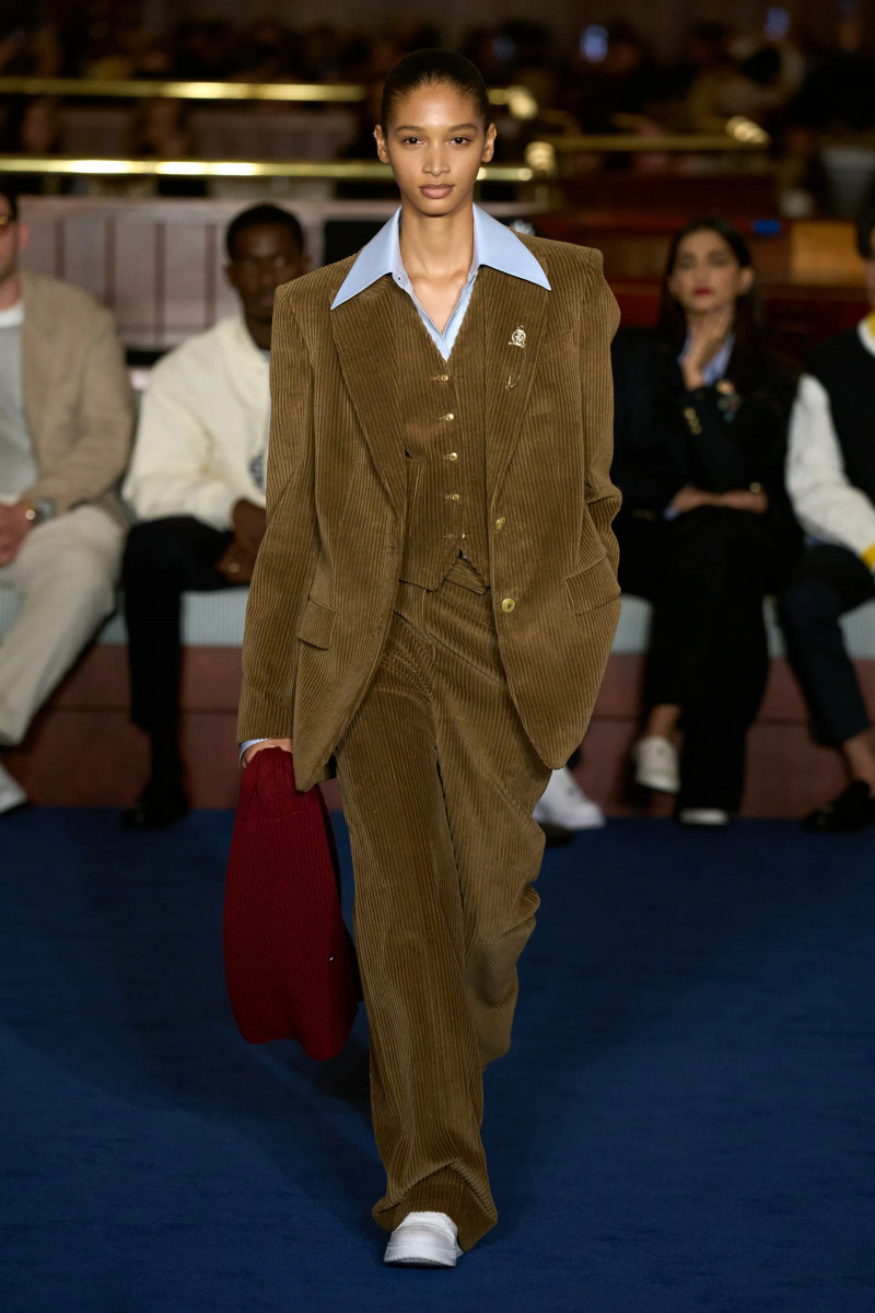 00045-tommy-hilfiger-fall-2024-ready-to-wear-credit-gorunway.webp