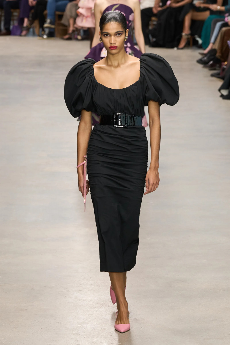 00027-carolina-herrera-fall-2024-ready-to-wear-credit-gorunway.webp