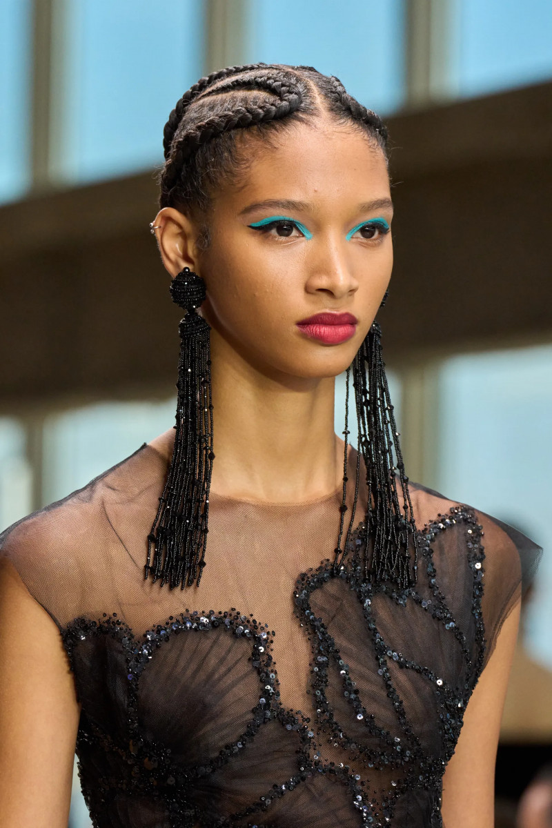00106-carolina-herrera-detail-fall-2024-ready-to-wear-credit-gorunway.webp