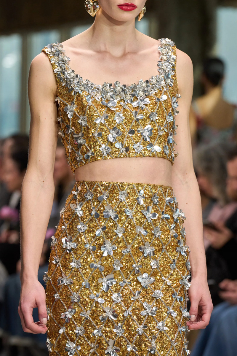 00130-carolina-herrera-detail-fall-2024-ready-to-wear-credit-gorunway.webp