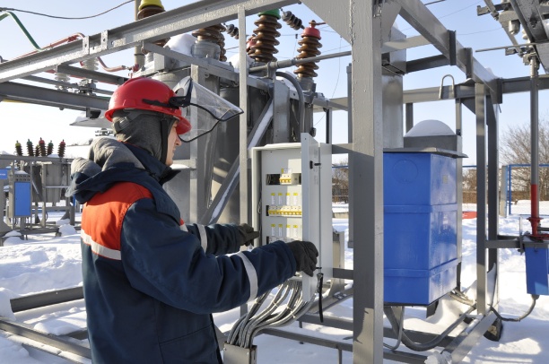 Специалисты филиала «Россетей» подключают ФАПы к электрическим сетям 
