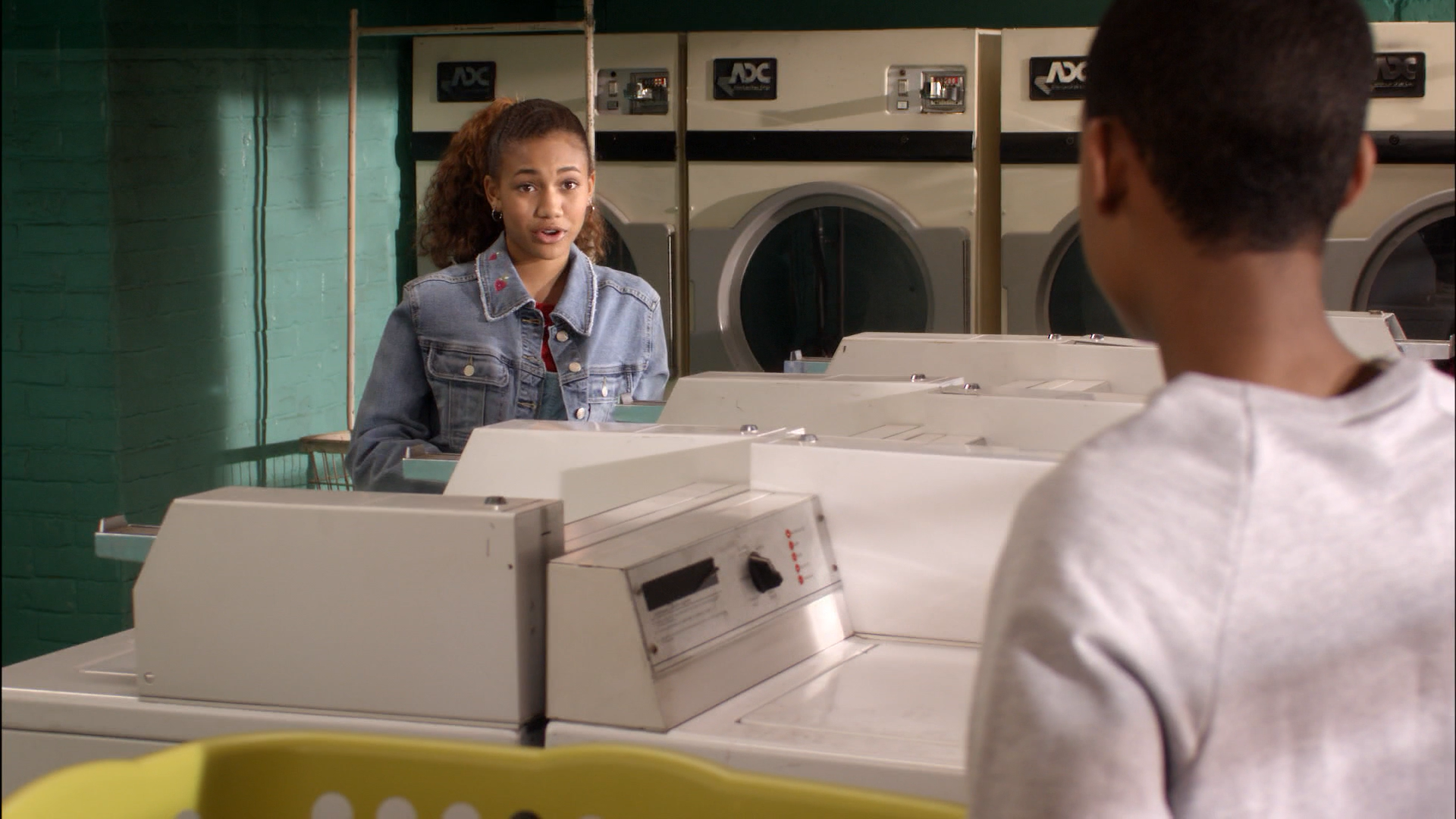 Everybody.Hates.Chris.S03E12.1080p.WEB-DL.x264.Rus.Eng-@EniaHD.png