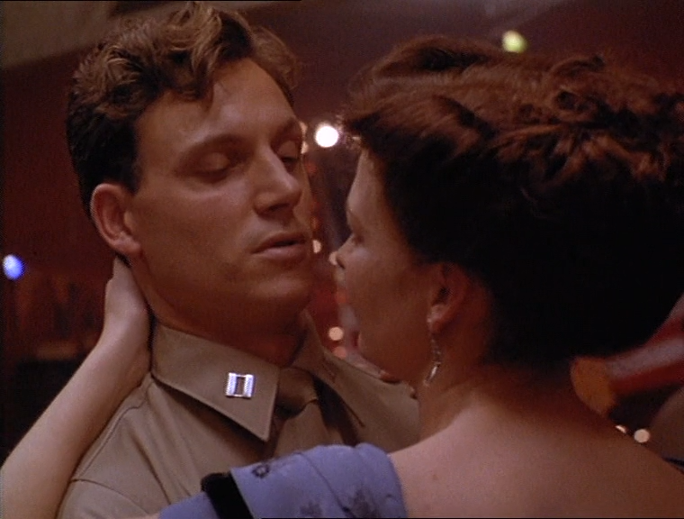 The.Last.Tattoo.1994.DVDRip-AVC.ExKinoRay.mkv_snapshot_01.17.47.482.png