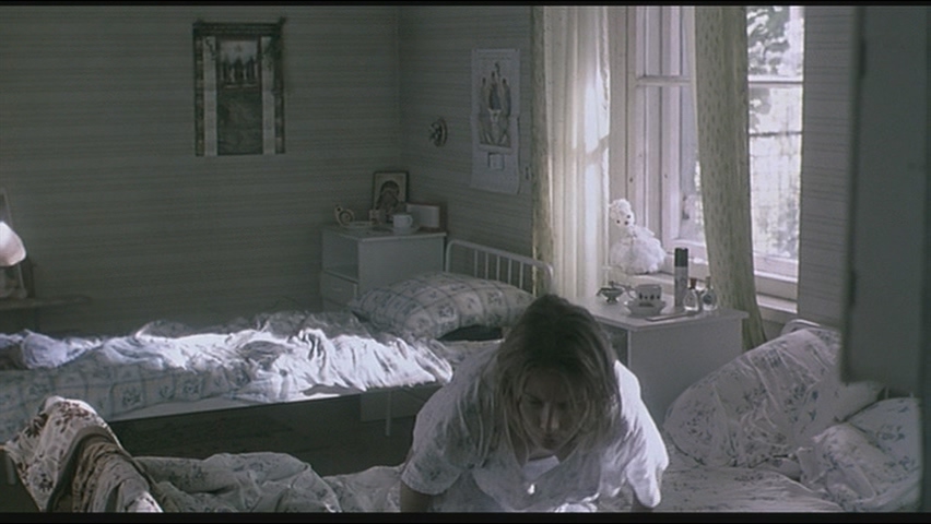 Юлия Высоцкая Дом дураков (2002) SD.mp4_20240426_162216.332.jpg