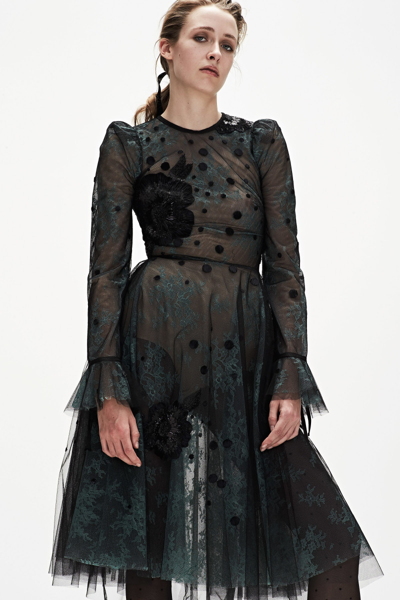 17-monique-lhuillier-fall-2017.jpg