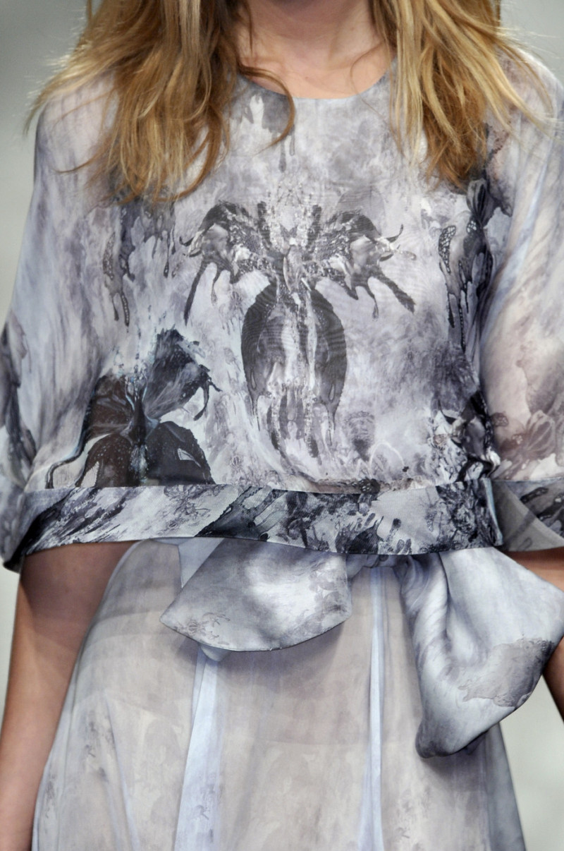 Valentino+Spring+2010+Details+OpwUAEBj5gKx.jpg