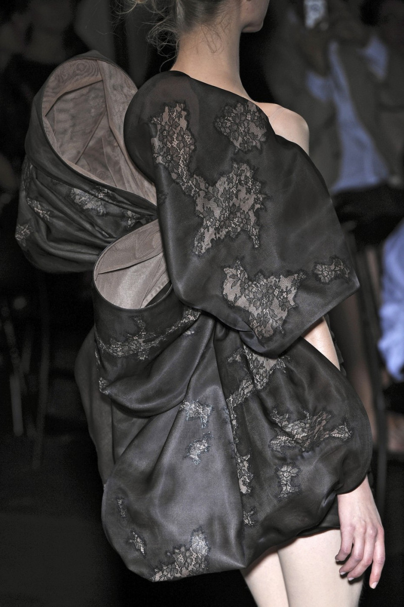 Valentino+Fall+2009+Details+XOcfis57iHXx.jpg
