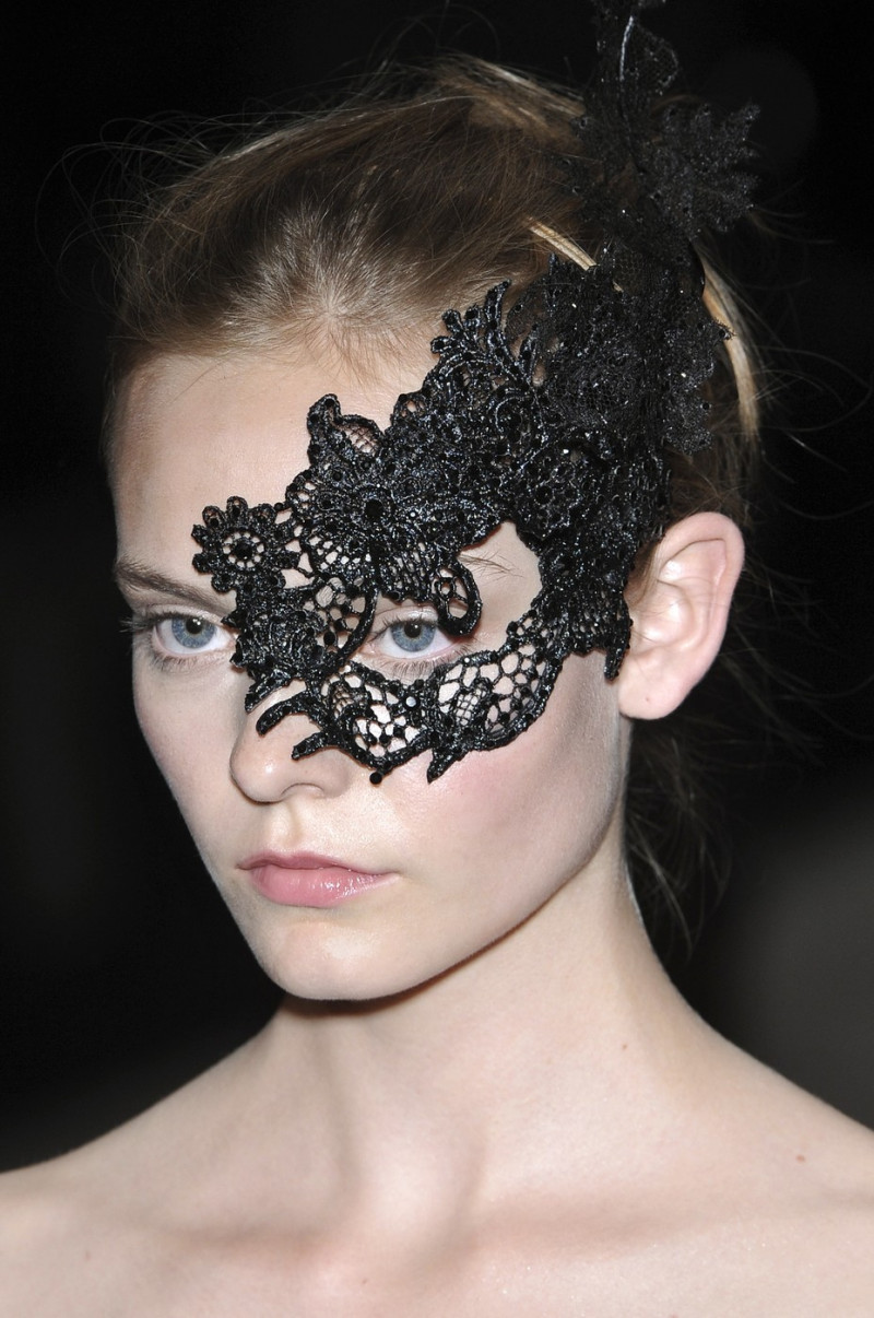 Valentino+Fall+2009+Details+sTFENvM40uRx.jpg