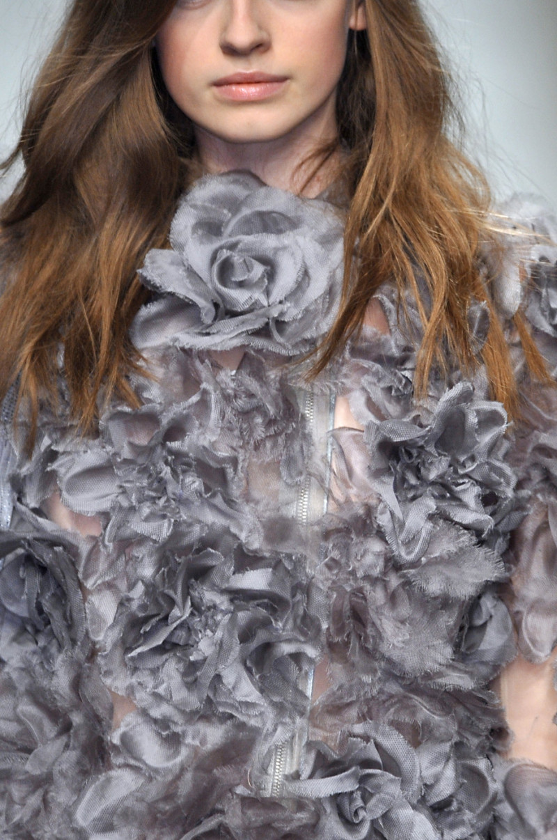Valentino+Spring+2010+Details+V-uy4FFiOxpx.jpg