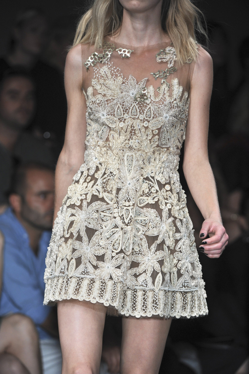 Valentino+Spring+2010+Details+lXcVFl3F8oLx.jpg