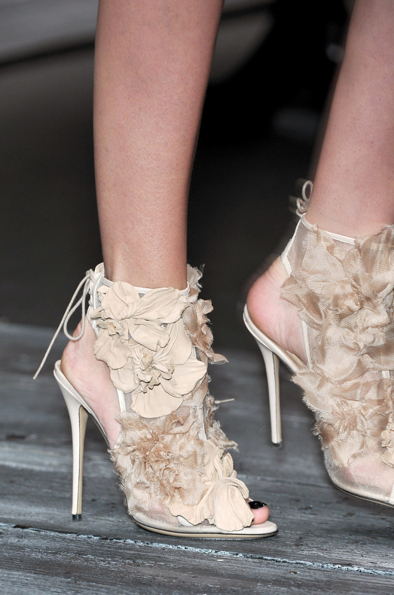 Valentino+Spring+2010+Details+Ih6cjX5ccoIx.jpg