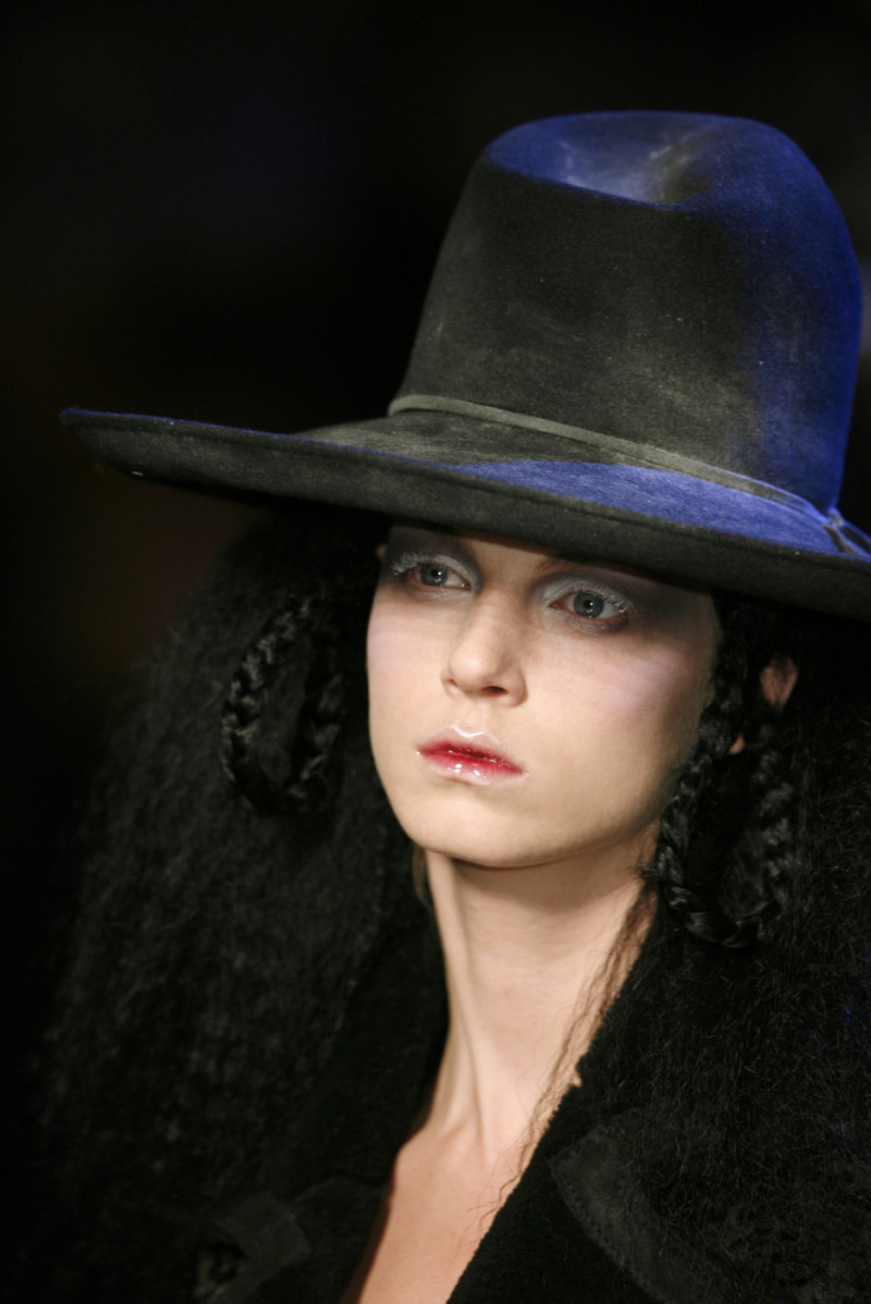 John+Galliano+Fall+2006+Details+5Cs6lg0-10yx.jpg