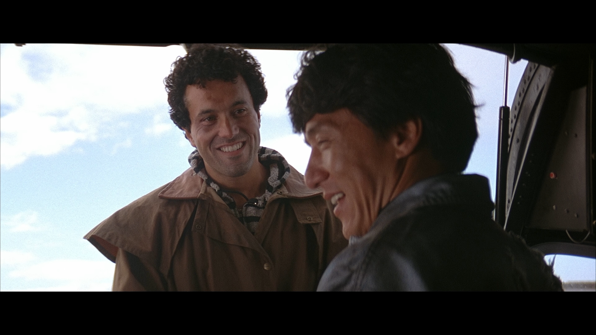 Разборка в Бронксе_[Rumble in the Bronx]_1995г_Jackie Chan.mkv_20240605_121542.430.png