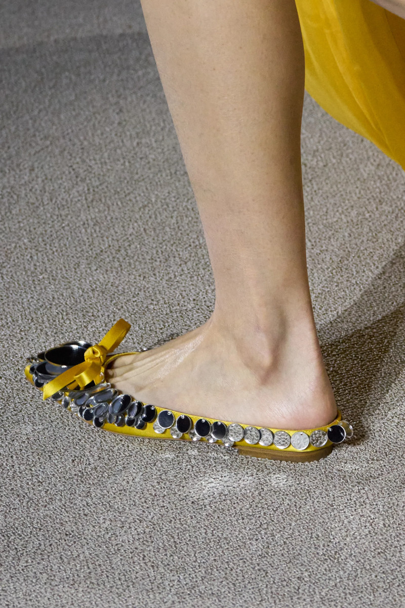 00004-giambattista-valli-fall-2024-couture-details-credit-gorunway.webp
