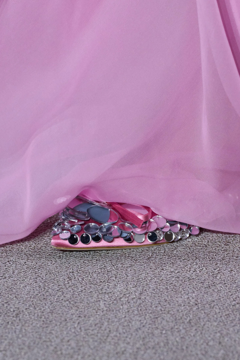 00016-giambattista-valli-fall-2024-couture-details-credit-gorunway.webp