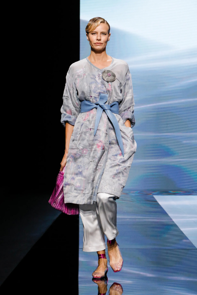 00037-giorgio-armani-RTW-spring-21.webp