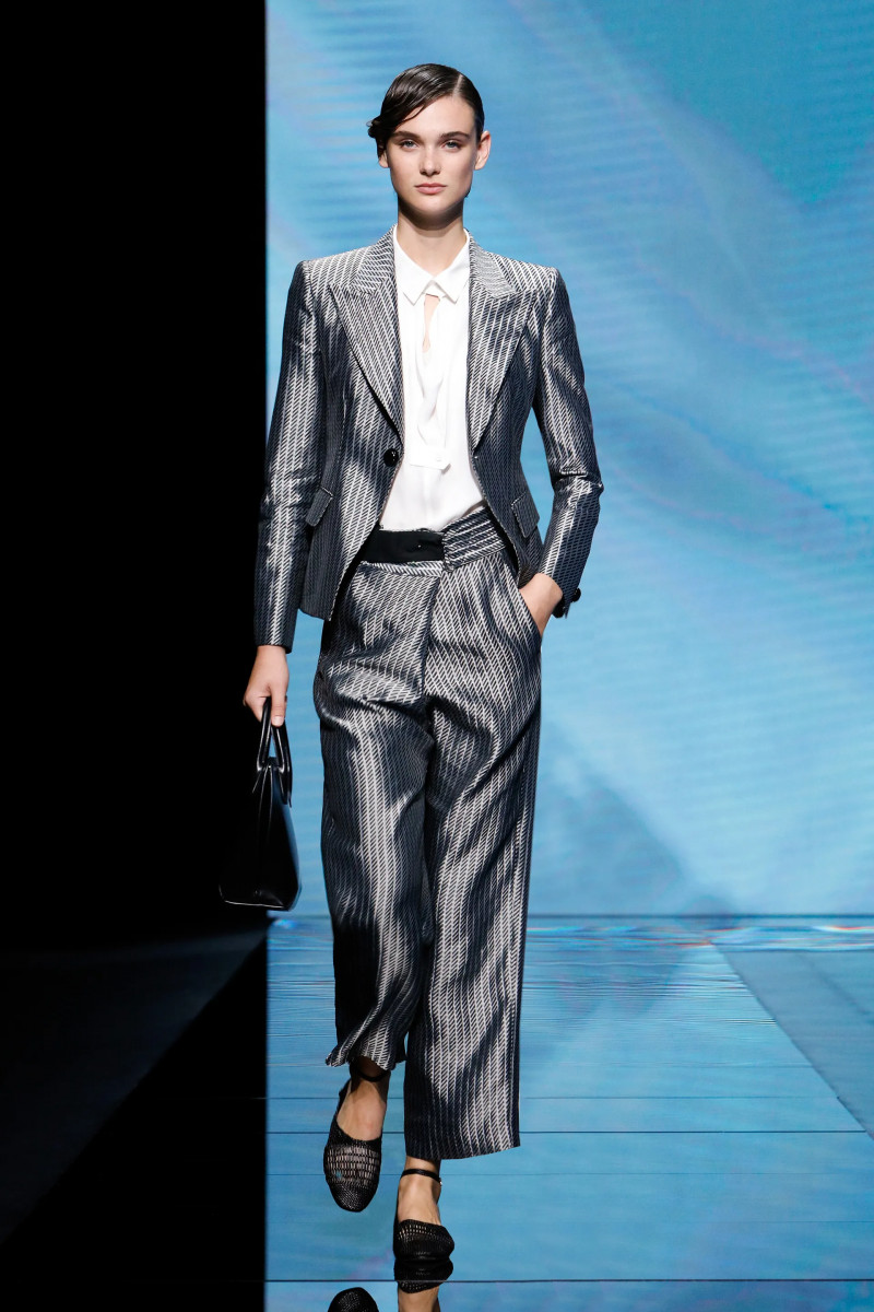 00043-giorgio-armani-RTW-spring-21.webp
