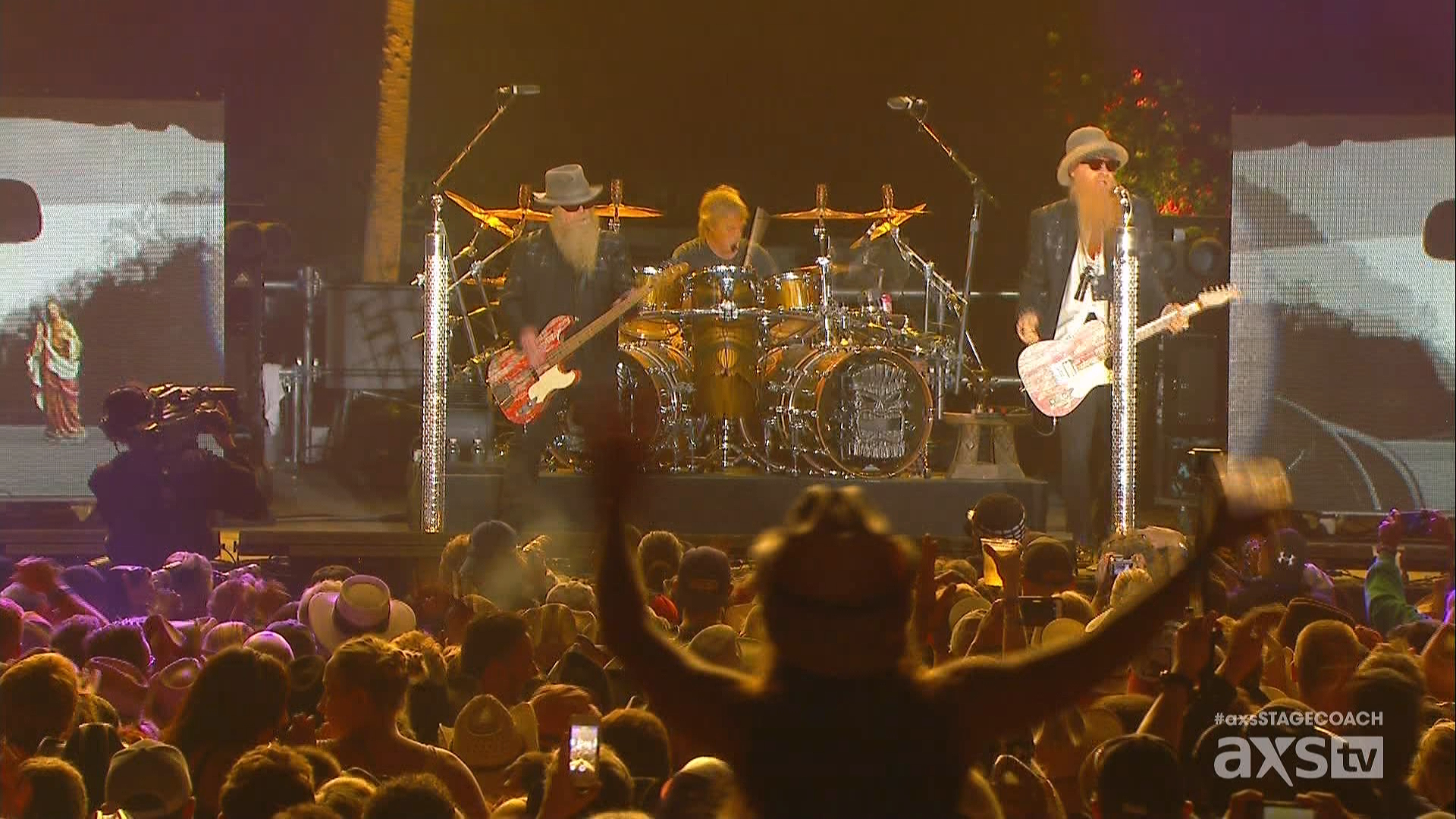 ZZ Top - Stagecoach - California's Country Music Festival 2015.ts_20240810_124050.058.png