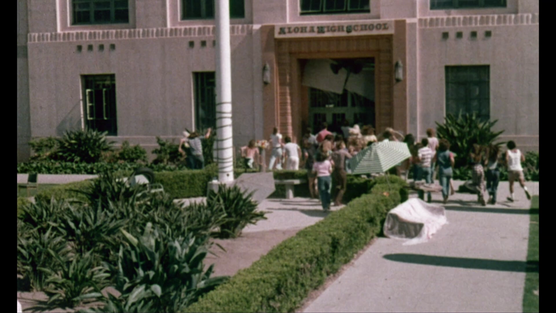 Revenge.of.the.Cheerleaders.1976.Shout!Factory.BDRemux.1080p[(006340)2024-08-23-08-19-53].PNG