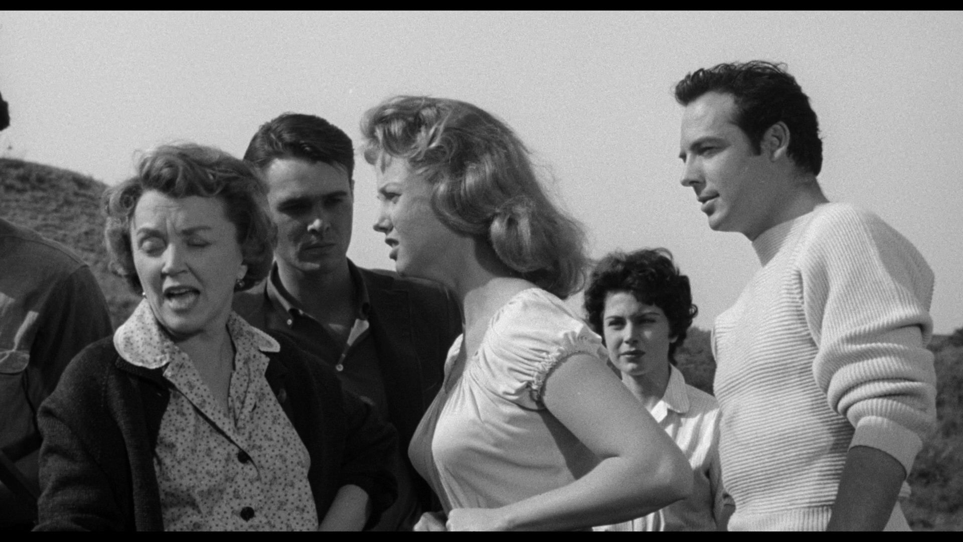 The.Thing.That.Couldn't.Die.1958.BDRemux.1080p.mkv_snapshot_00.04.41.523.png