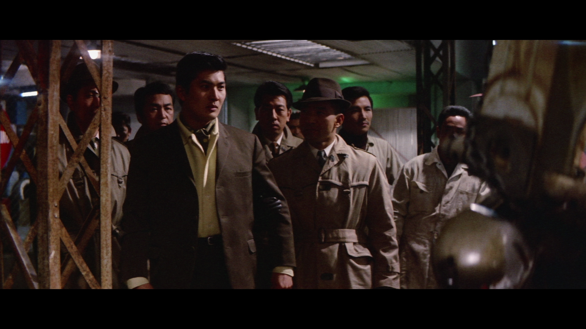 Black.Tight.Killers.1966.1080p.BluRay.REMUX.AVC.DTS-HD.MA.2.0.mkv_005715.724.png