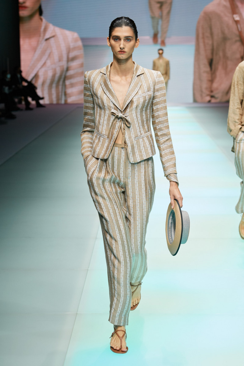 00035-Emporio-Armani-Spring-22-RTW-Milan-credit-gorunway.JPG