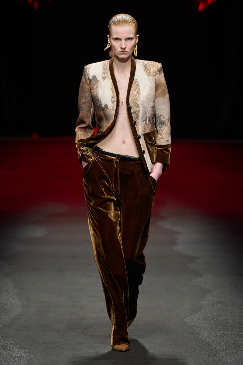 00019-roberto-cavalli-fall-2025-ready-to-wear-credit-gorunway.webp